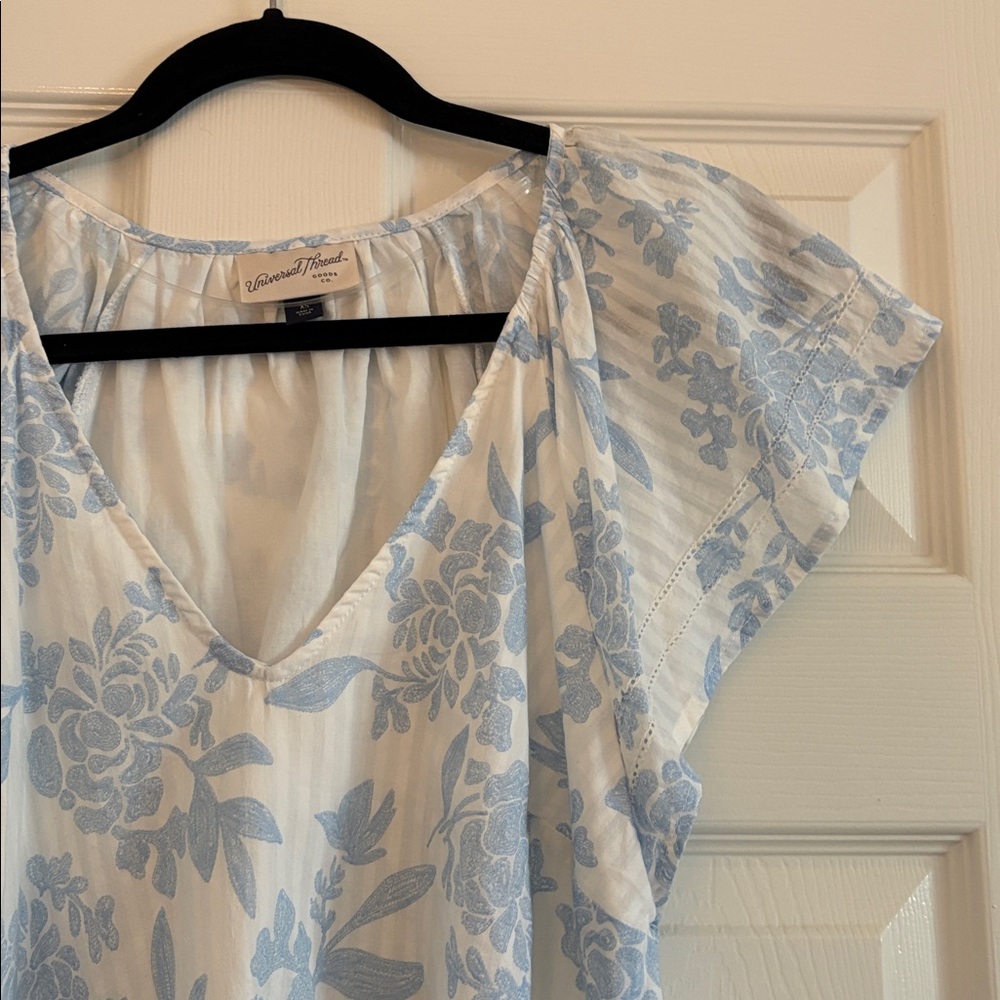 Universal Thread (Target) Flutter short sleeve V … - image 3